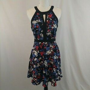 *NWT* ELLE Sleeveless Size 10 Floral Mid-Length